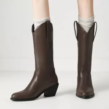 Best Jeans to Wear With Mid-Calf Boots (Easy Fits)